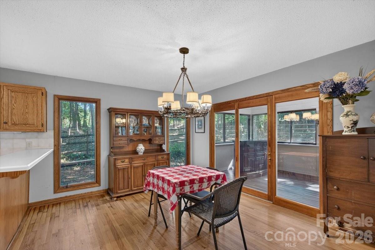 Single Family Residence at 10 Thornwood Court, Lake Wylie, photo 9 of 47