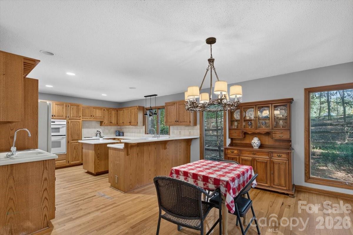 Single Family Residence at 10 Thornwood Court, Lake Wylie, photo 10 of 47