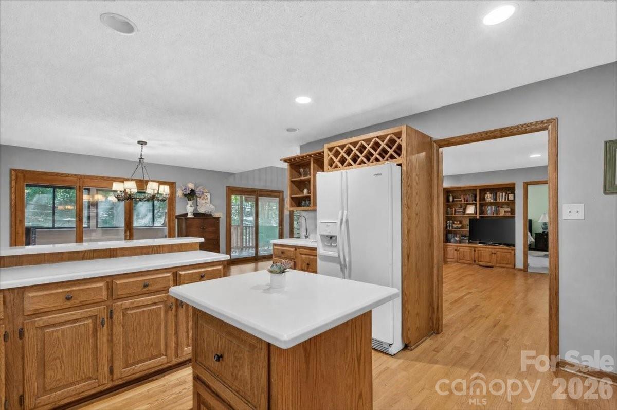 Single Family Residence at 10 Thornwood Court, Lake Wylie, photo 12 of 47