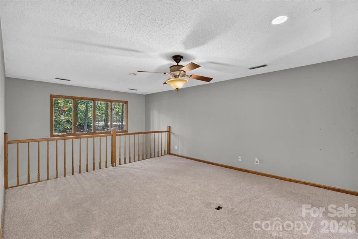 Single Family Residence at 10 Thornwood Court, Lake Wylie, photo 15 of 47
