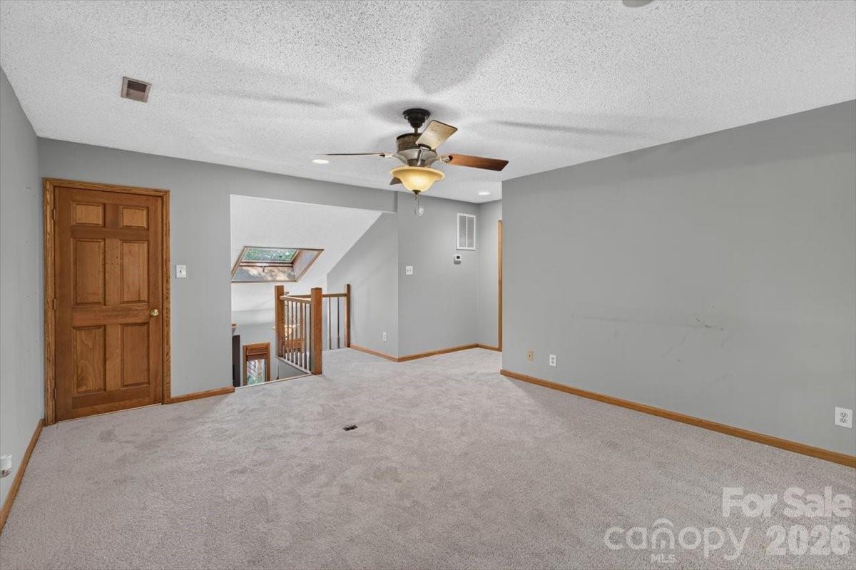 Single Family Residence at 10 Thornwood Court, Lake Wylie, photo 18 of 47