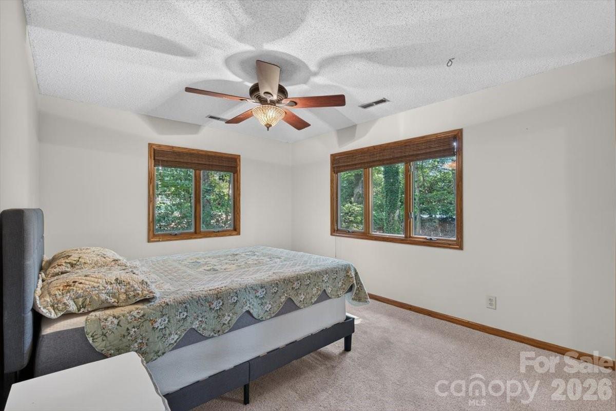 Single Family Residence at 10 Thornwood Court, Lake Wylie, photo 23 of 47