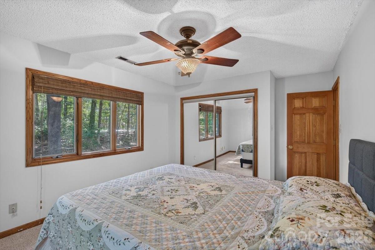 Single Family Residence at 10 Thornwood Court, Lake Wylie, photo 25 of 47