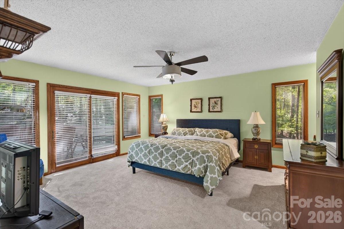 Single Family Residence at 10 Thornwood Court, Lake Wylie, photo 28 of 47