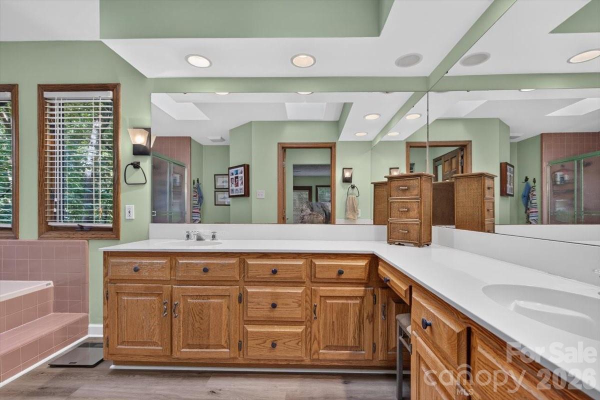 Single Family Residence at 10 Thornwood Court, Lake Wylie, photo 33 of 47