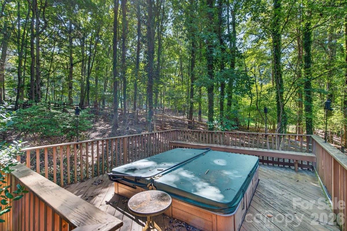 Single Family Residence at 10 Thornwood Court, Lake Wylie, photo 43 of 47