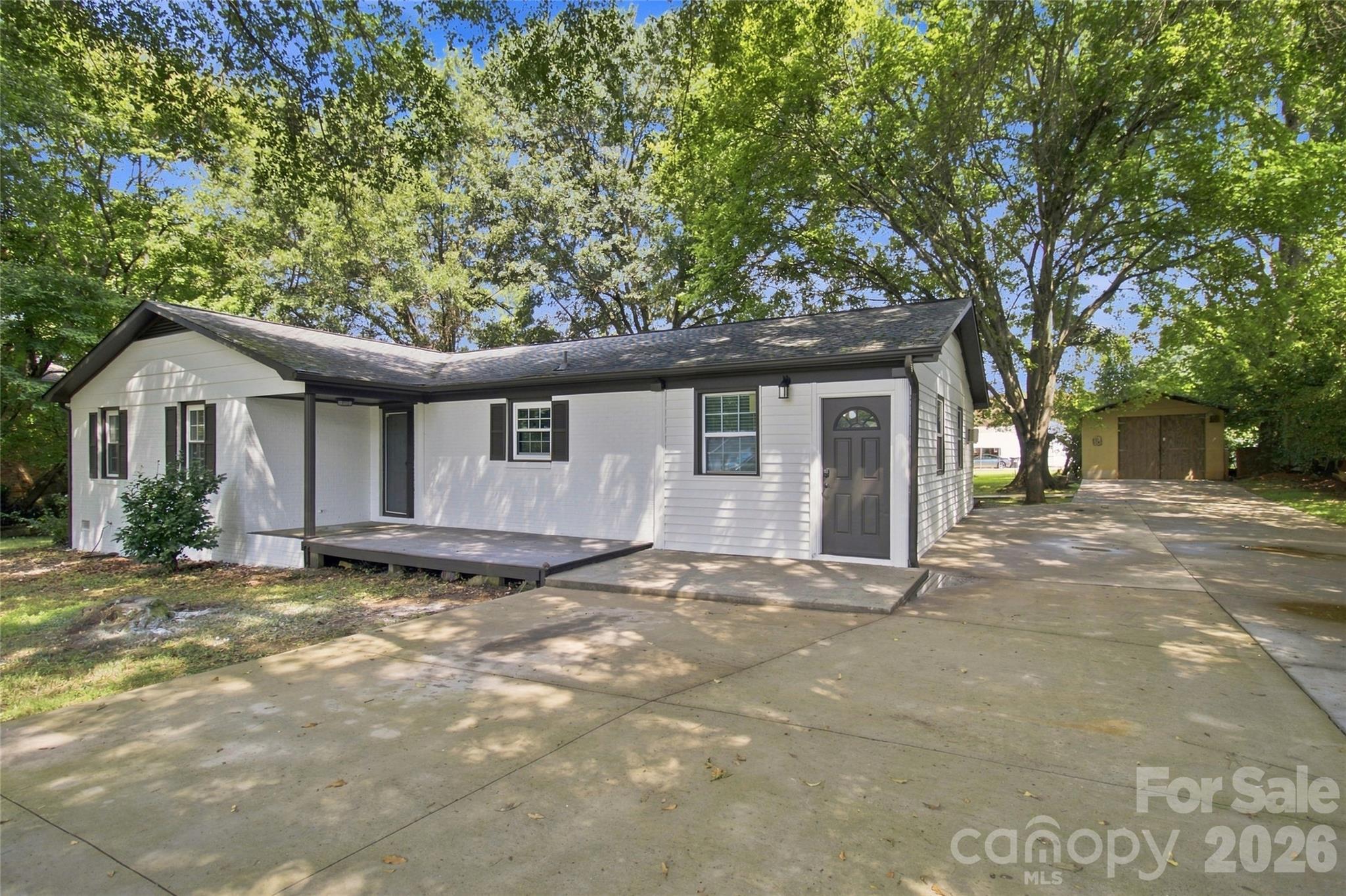 Single Family Residence at 4209 Heatherstone Drive, Gastonia, photo 2 of 24
