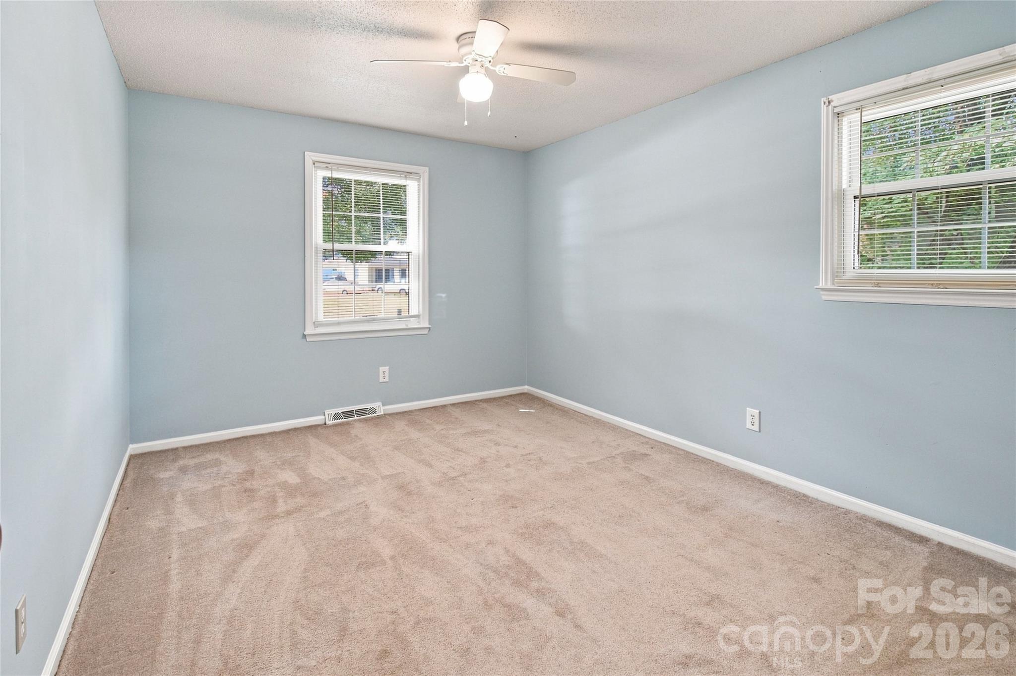 Single Family Residence at 4209 Heatherstone Drive, Gastonia, photo 5 of 24