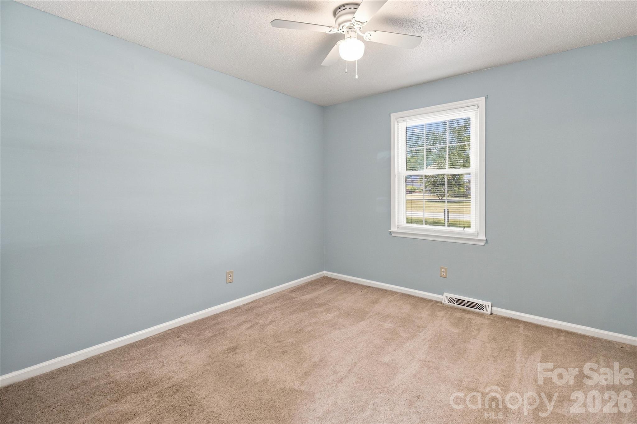 Single Family Residence at 4209 Heatherstone Drive, Gastonia, photo 6 of 24