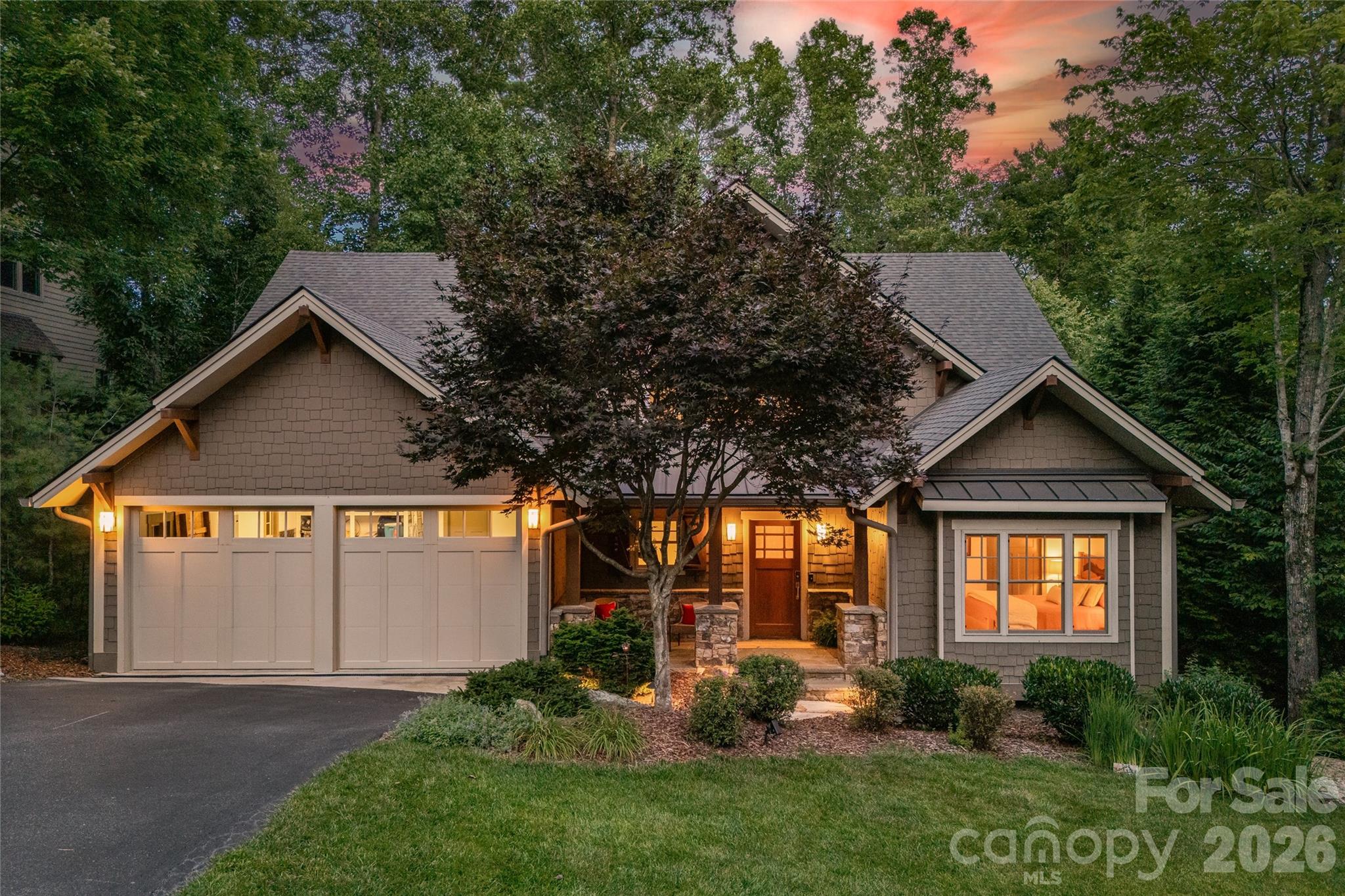 Single Family Residence at 15 E Owl Creek Lane, Fairview, photo 4 of 46