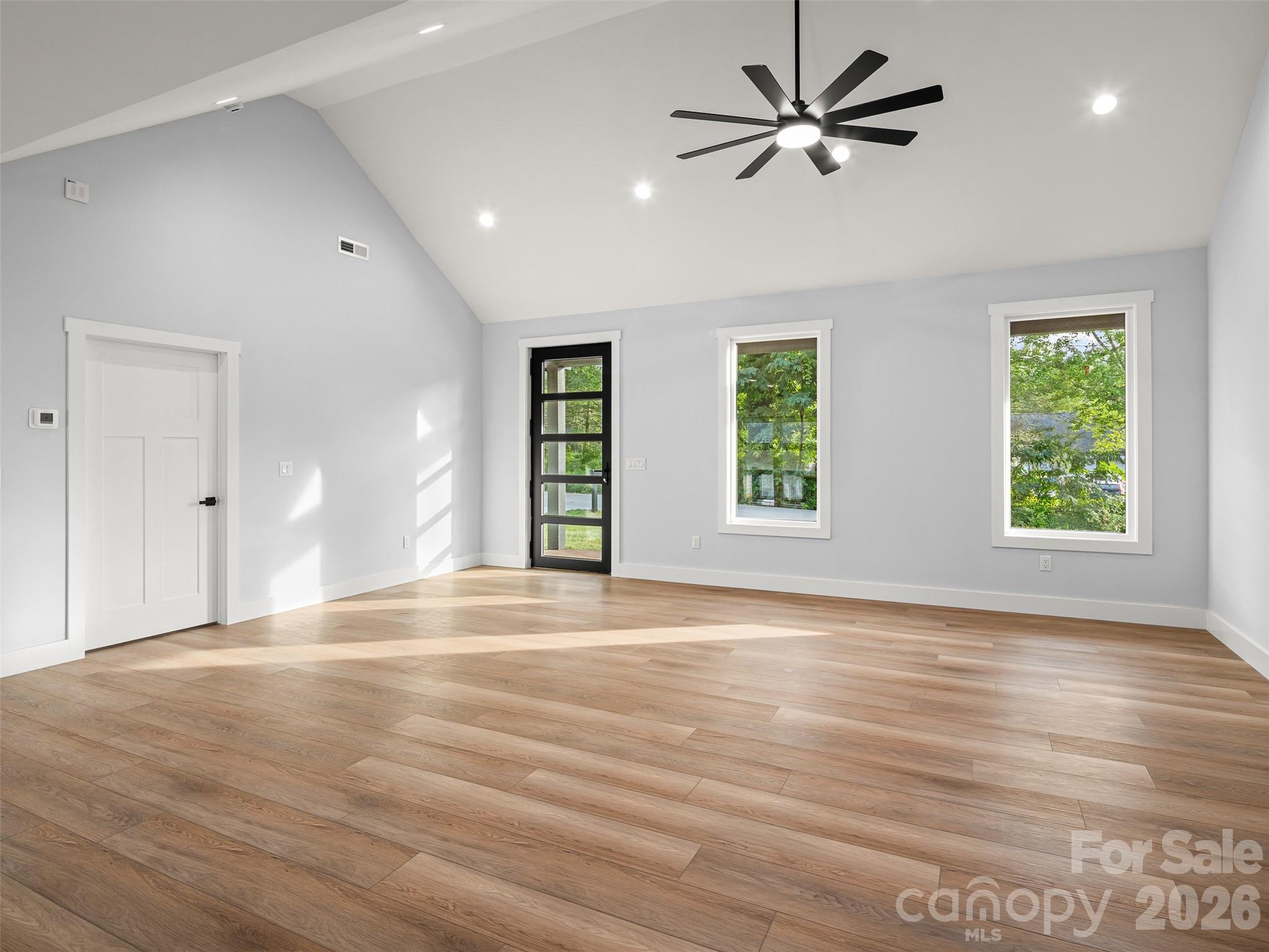 Single Family Residence at 902 Narva Road, Hendersonville, photo 10 of 48