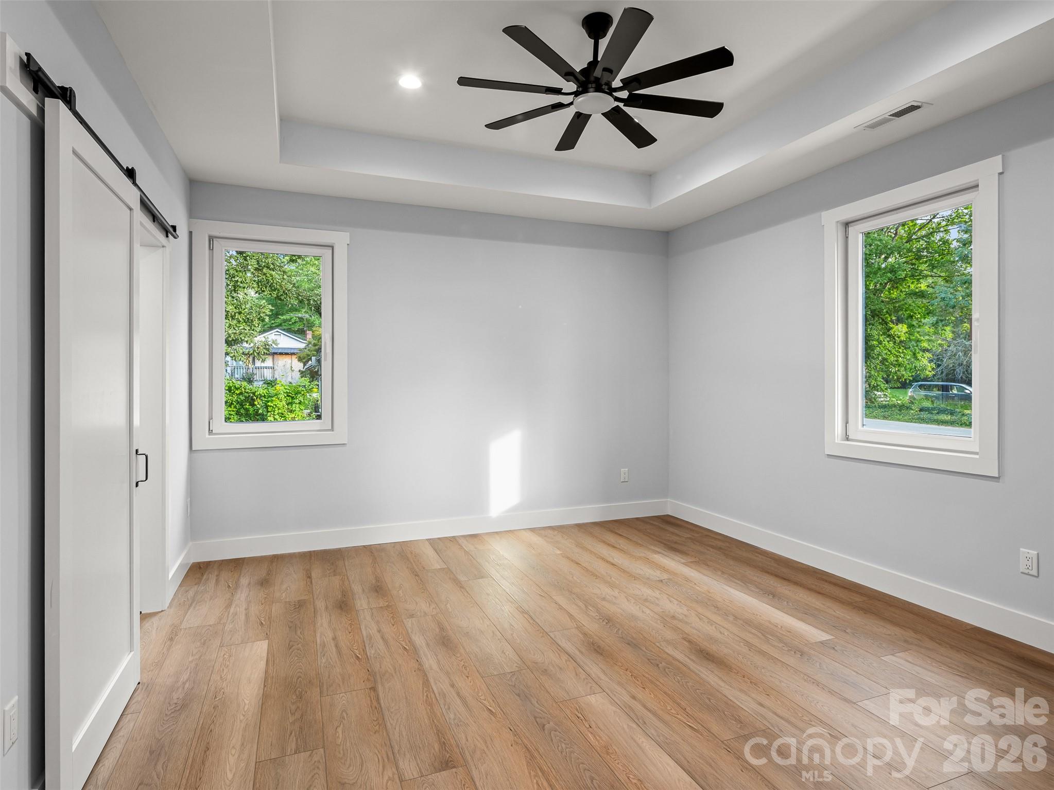 Single Family Residence at 902 Narva Road, Hendersonville, photo 12 of 48