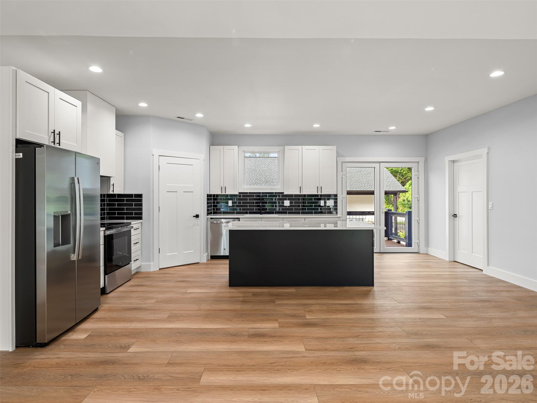 Single Family Residence at 902 Narva Road, Hendersonville, photo 20 of 48