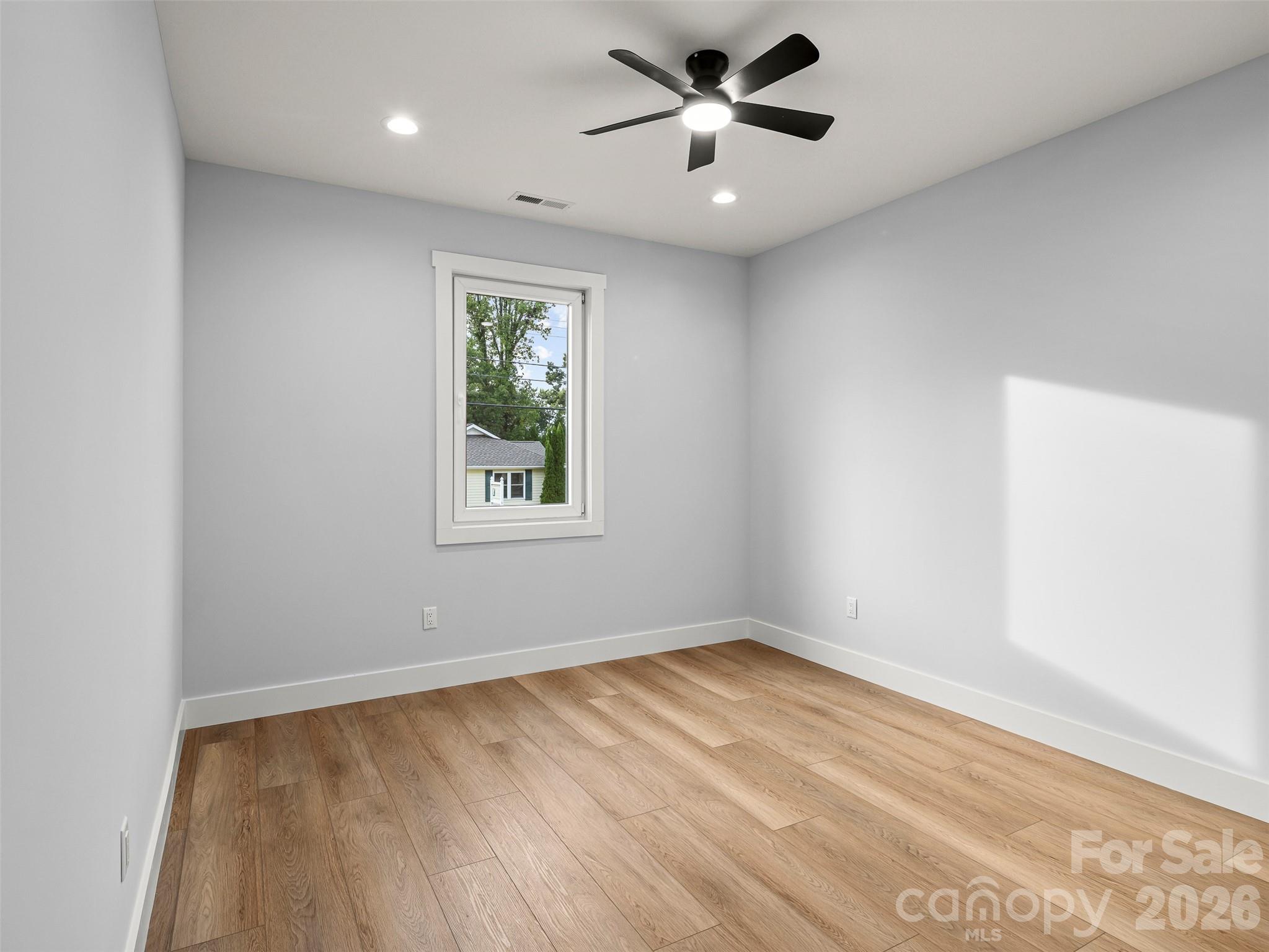 Single Family Residence at 902 Narva Road, Hendersonville, photo 32 of 48