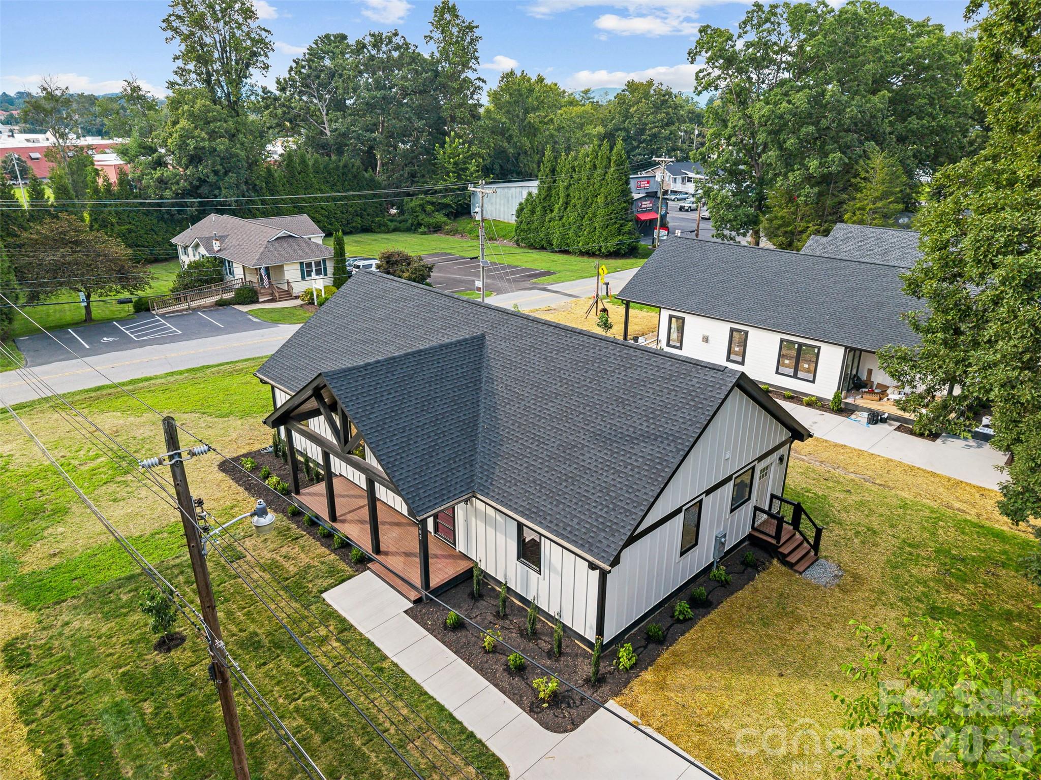 Single Family Residence at 902 Narva Road, Hendersonville, photo 46 of 48