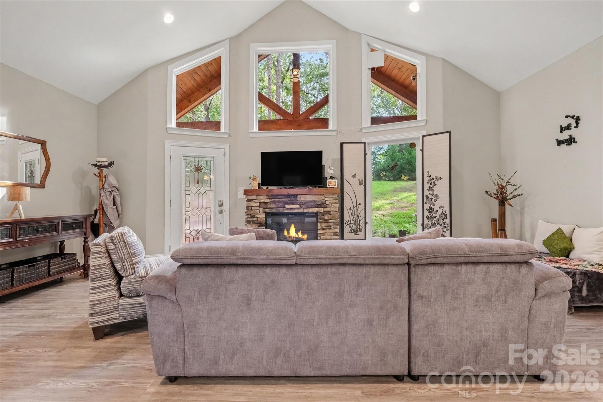 Single Family Residence at 1042 Rosewood Drive, Dallas, photo 5 of 43