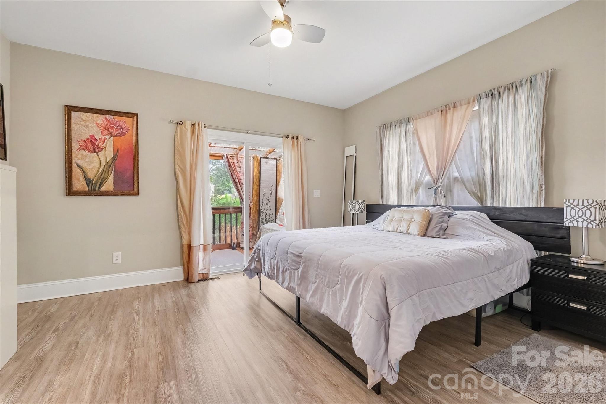 Single Family Residence at 1042 Rosewood Drive, Dallas, photo 17 of 43