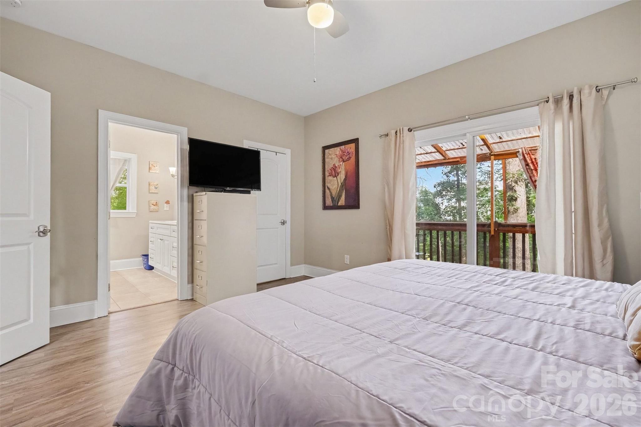 Single Family Residence at 1042 Rosewood Drive, Dallas, photo 18 of 43