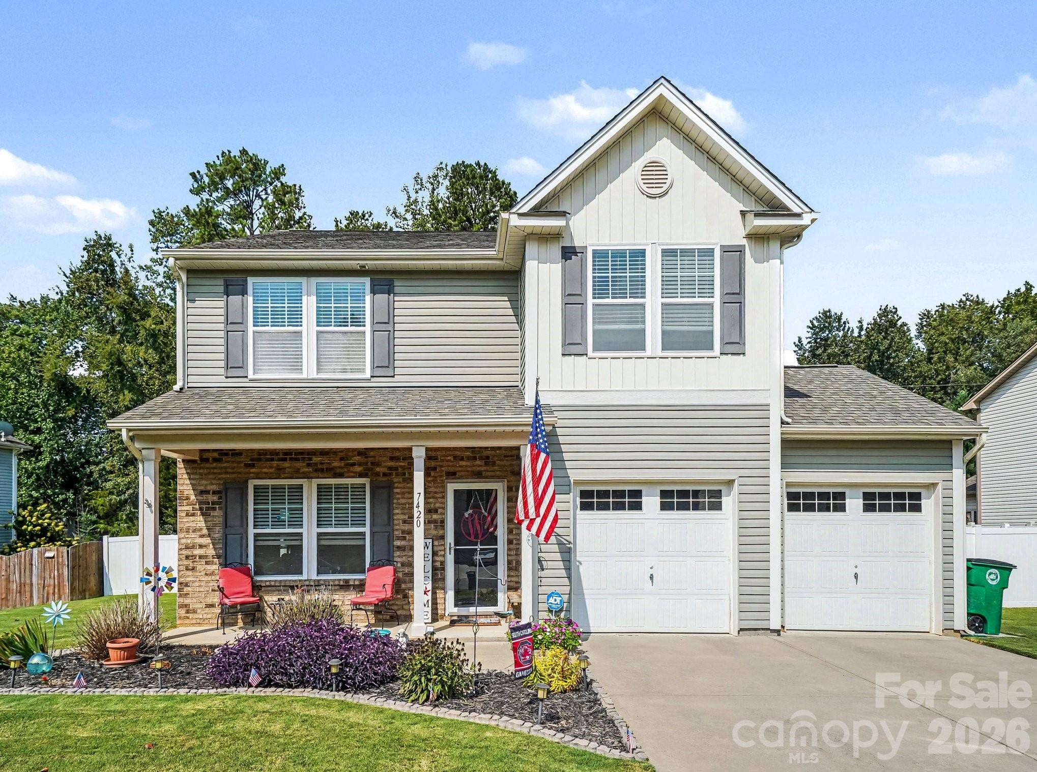 Single Family Residence at 7420 Edgefield Court, Matthews, photo 2 of 37