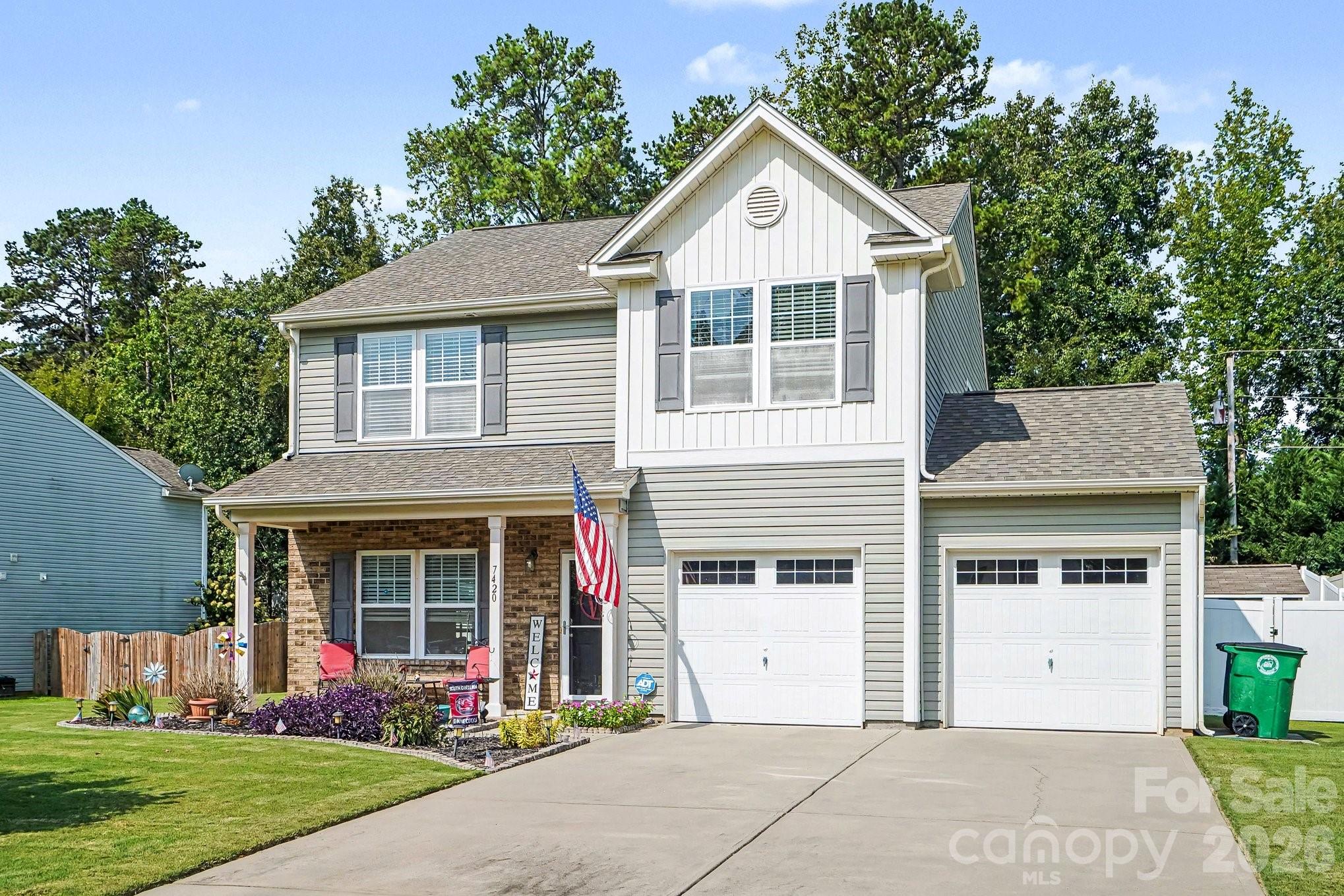 Single Family Residence at 7420 Edgefield Court, Matthews, photo 3 of 37