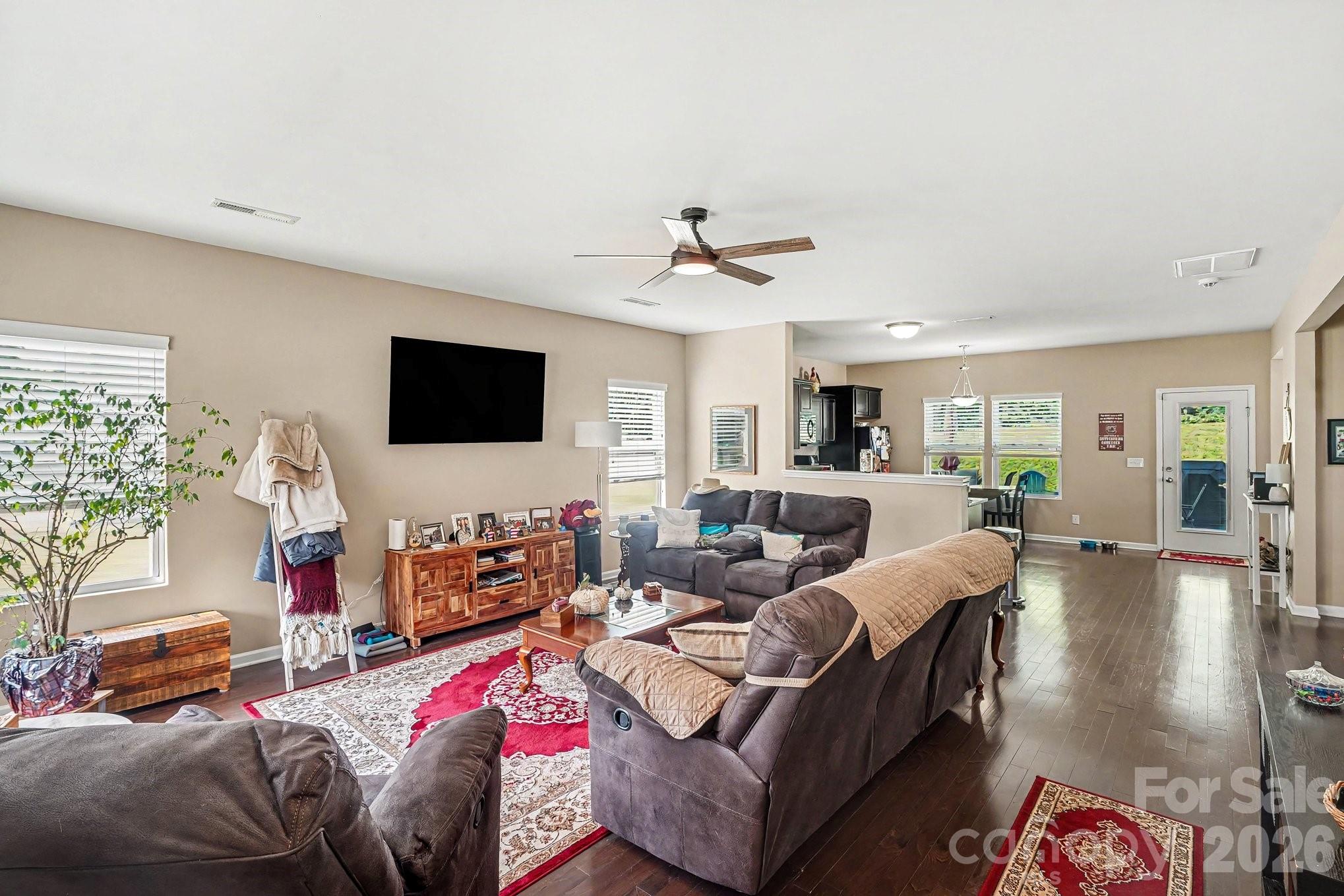 Single Family Residence at 7420 Edgefield Court, Matthews, photo 6 of 37