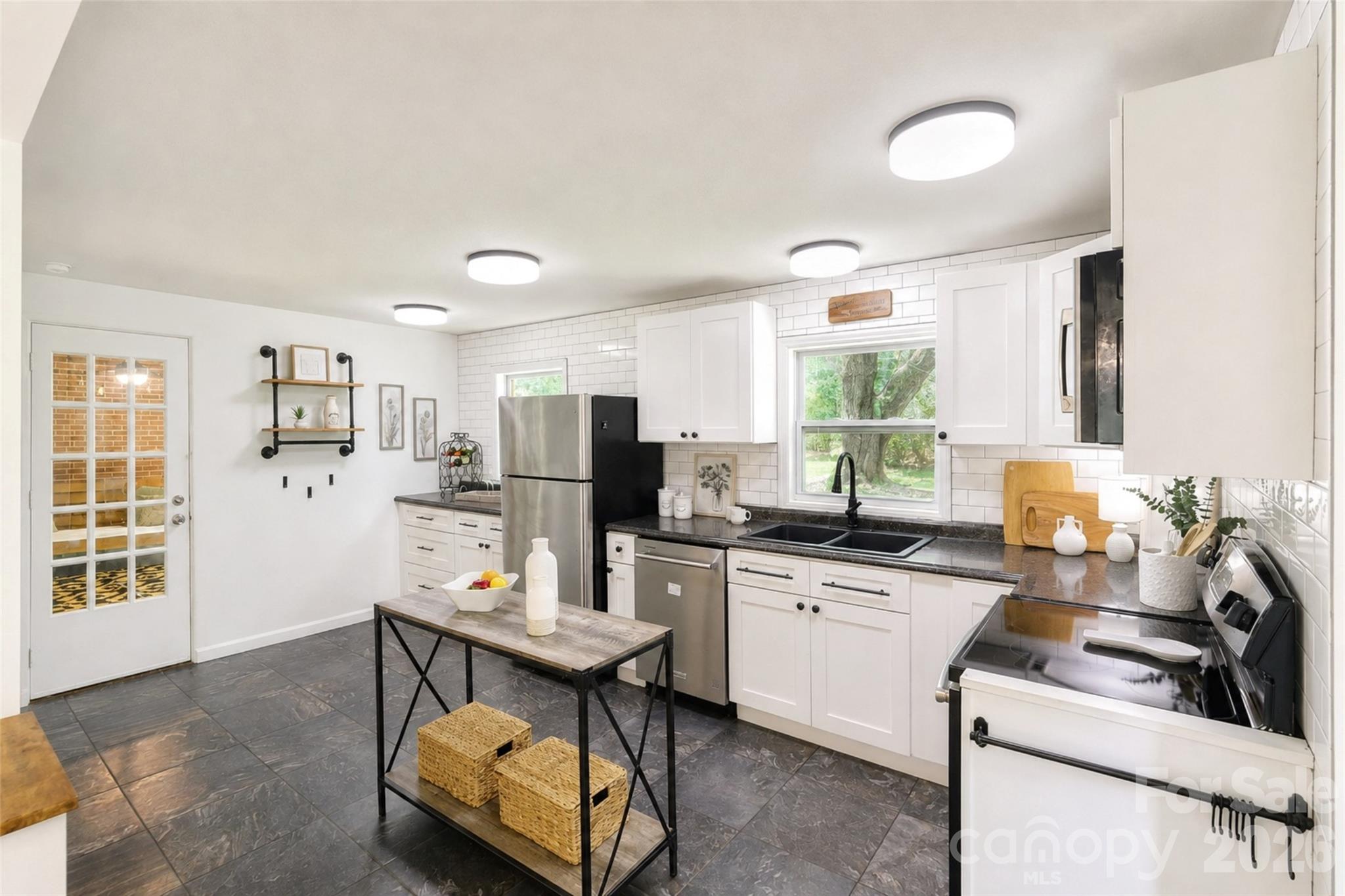 Single Family Residence at 317 Balsam Drive, Waynesville, photo 10 of 48