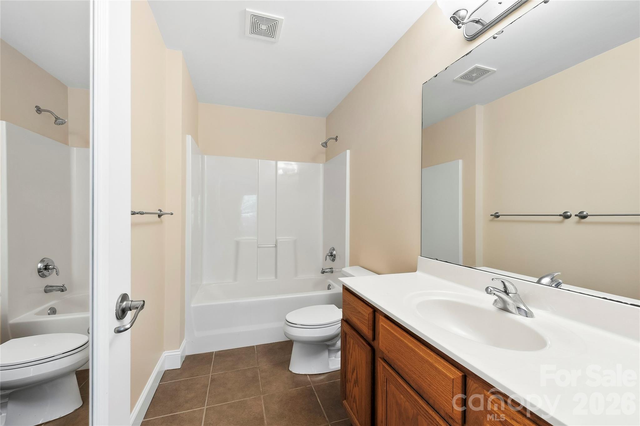 Main Level En-suite - 156 B Wash Creek Drive, Hendersonville
