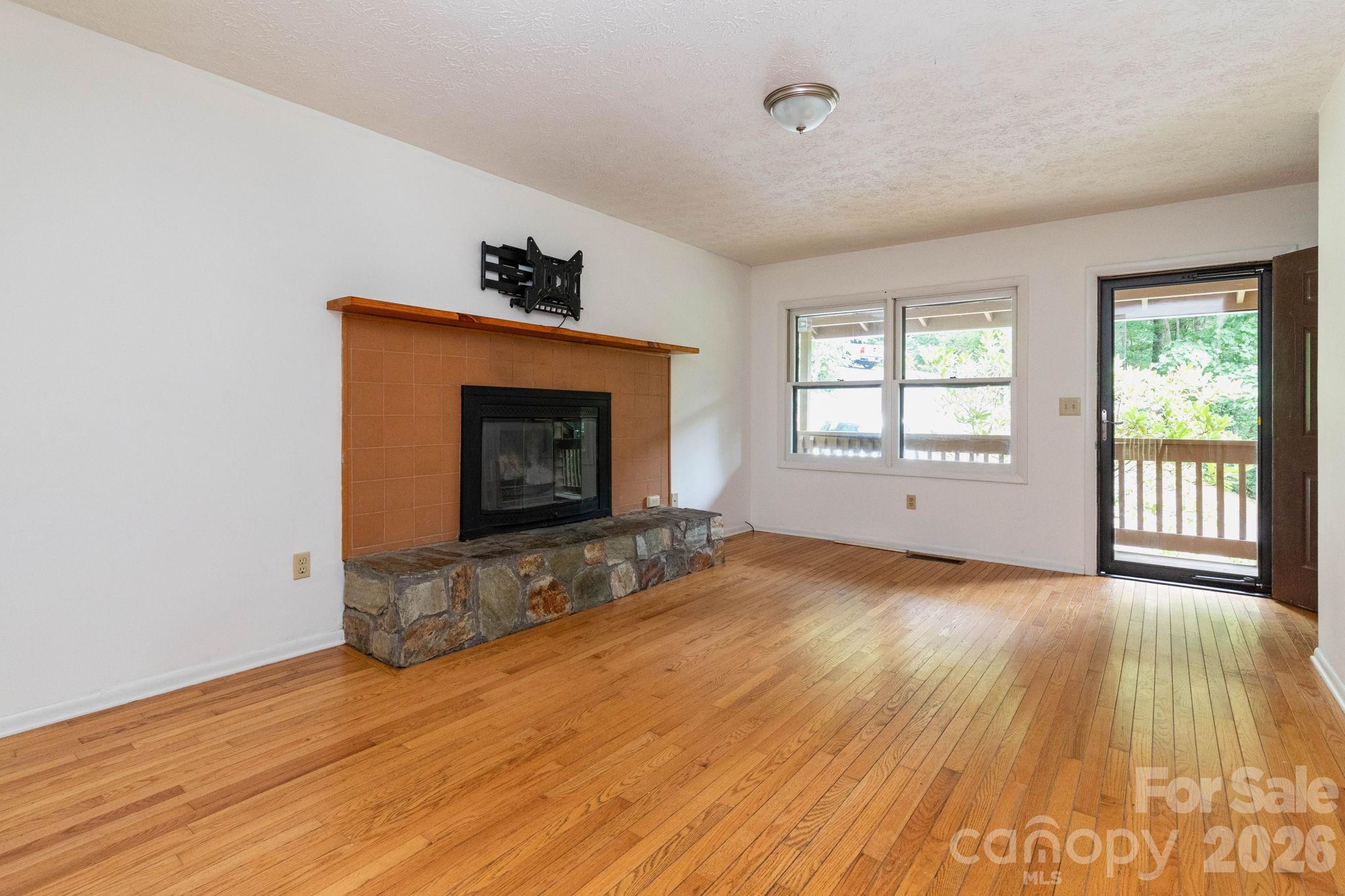 Townhouse at 404 Buck Cove Terrace, Asheville, photo 5 of 23