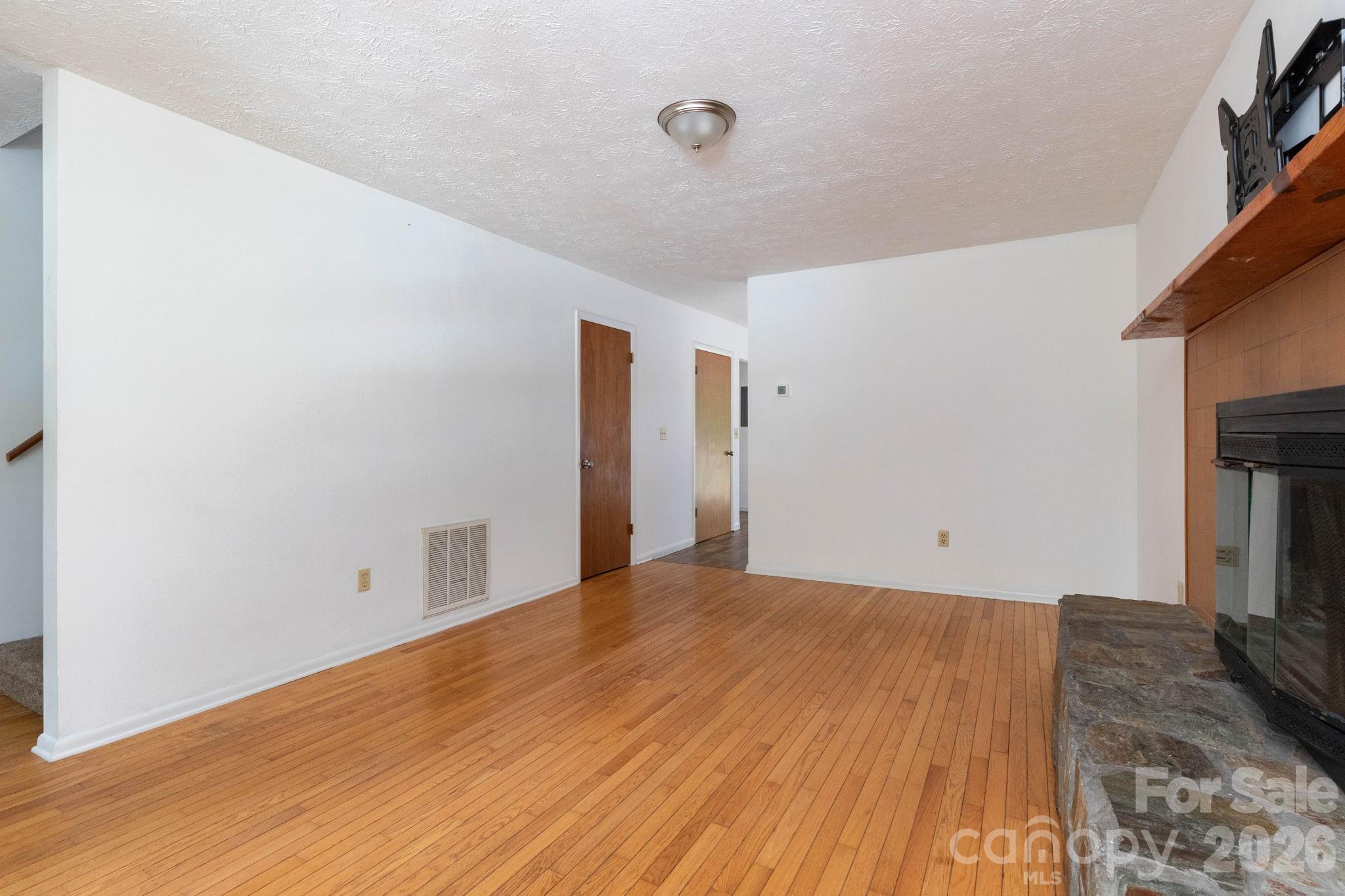 Townhouse at 404 Buck Cove Terrace, Asheville, photo 6 of 23