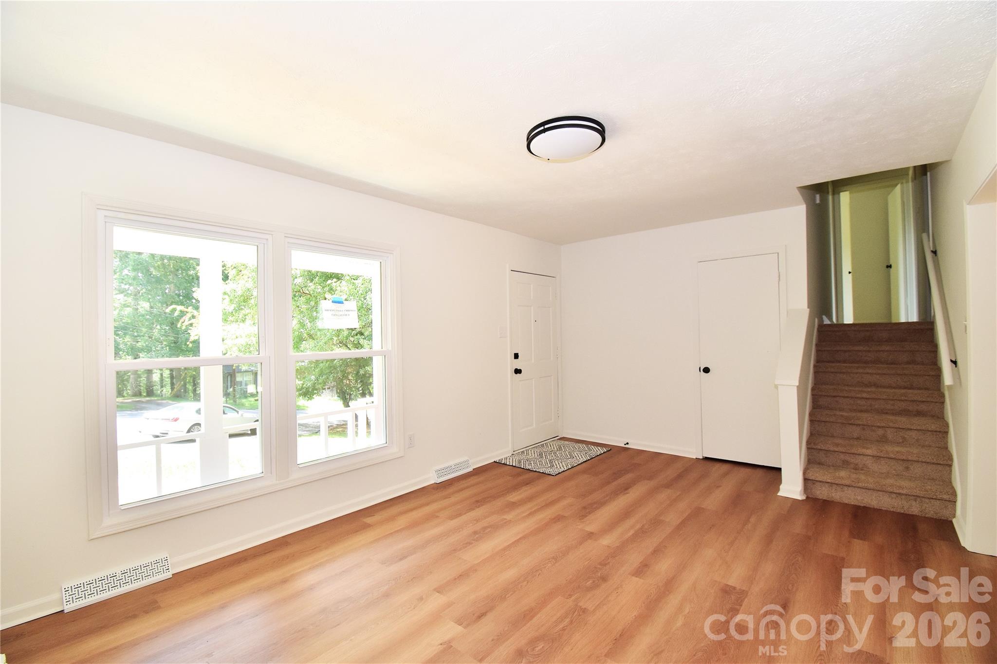Single Family Residence at 19 S Ridge Place, Arden, photo 4 of 44