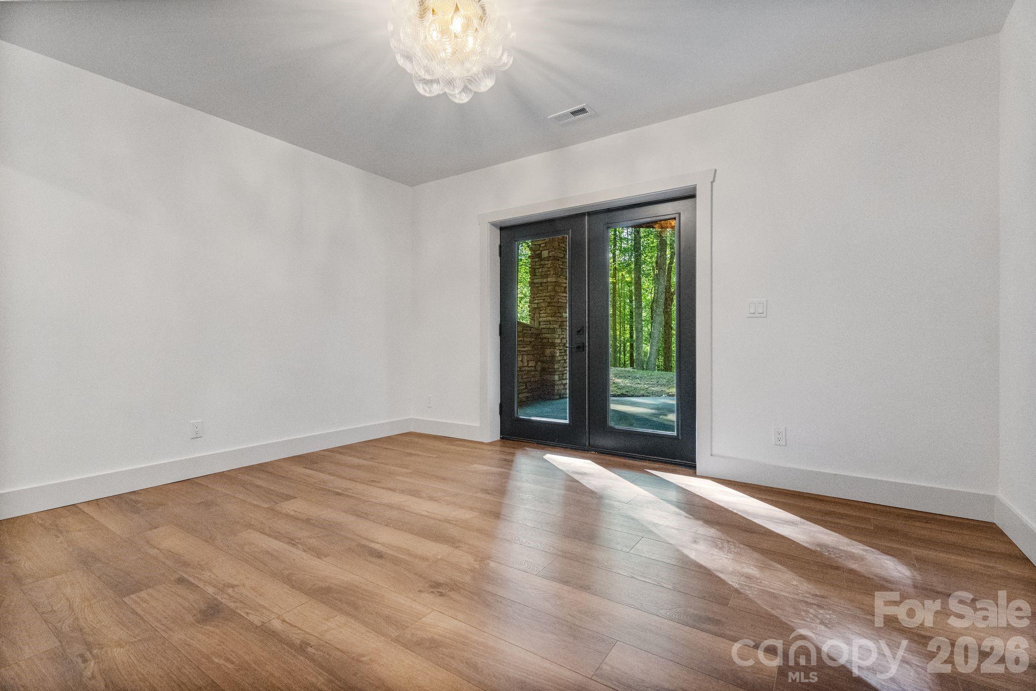 Single Family Residence at 40 Boulder Lane, Hendersonville, photo 31 of 46