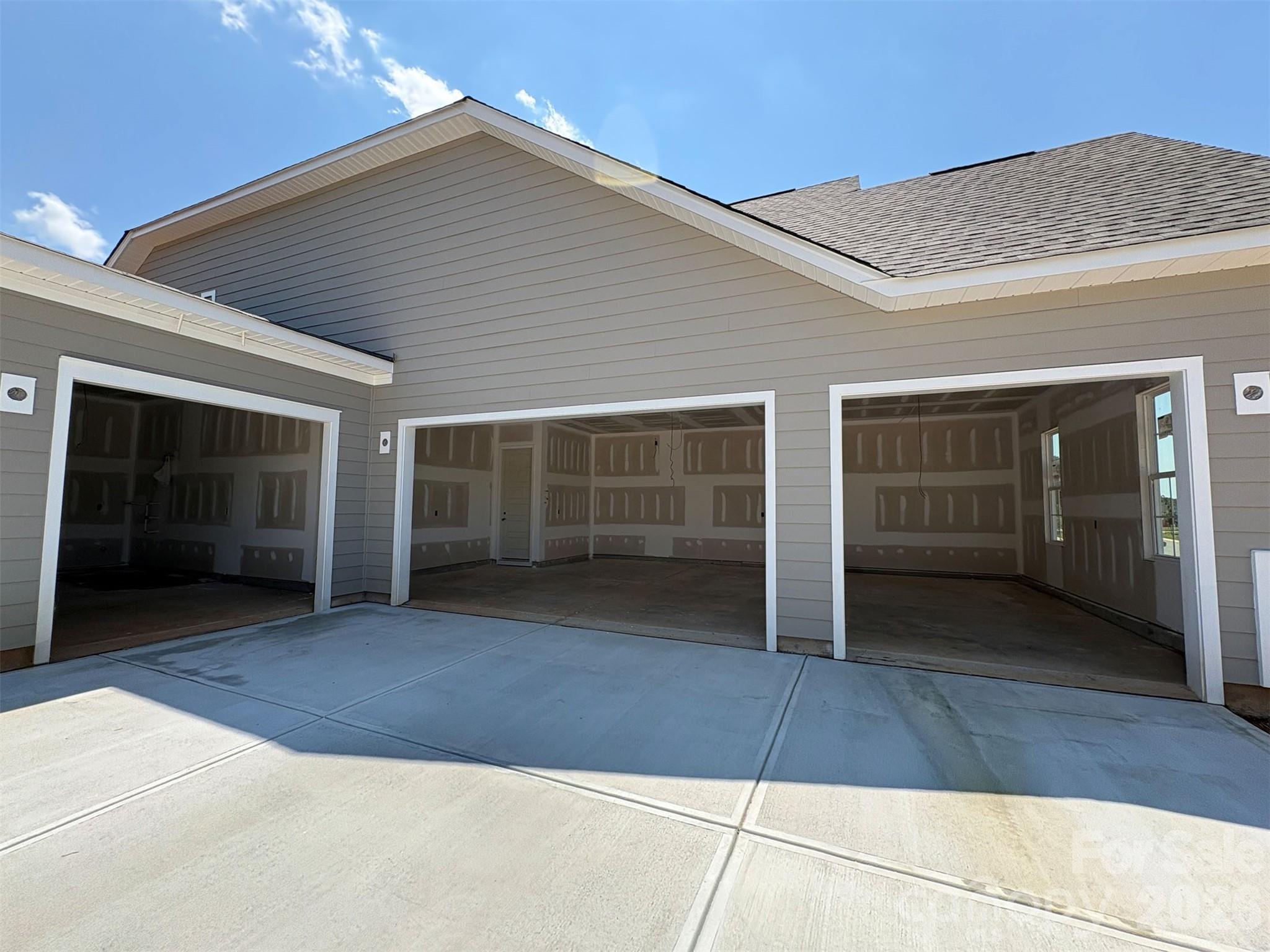 Single Family Residence at 11012 Tyler Brook Lane, Mint Hill, photo 3 of 41