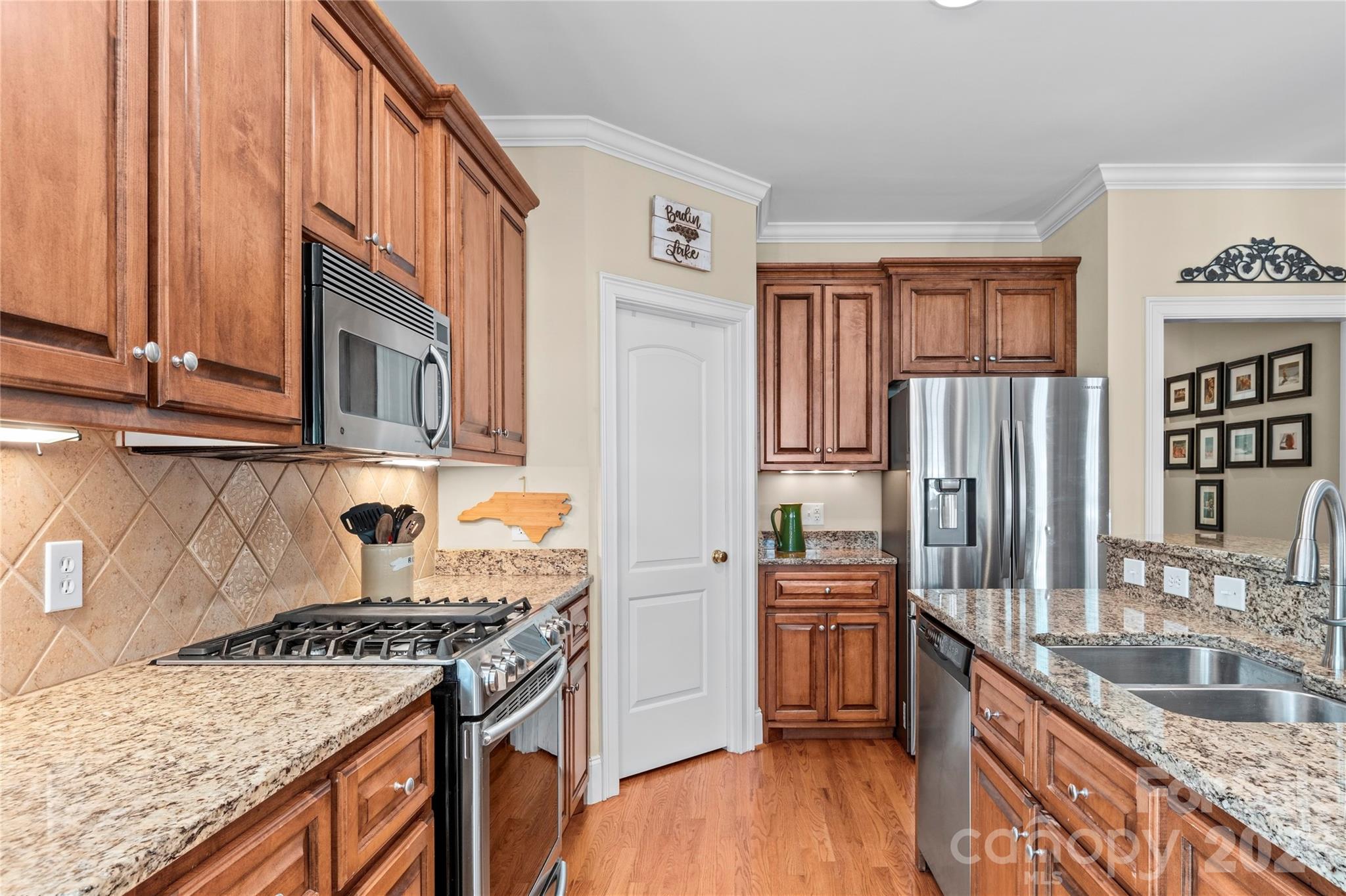 Single Family Residence at 203 Allenton Ferry Drive, New London, photo 8 of 40