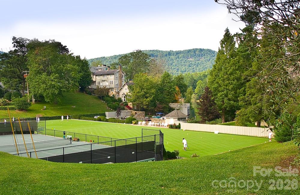 Area amenity photo. Not located on the subject property; access may be subject to membership or community rules. - 212 SE Shore Drive, Lake Toxaway