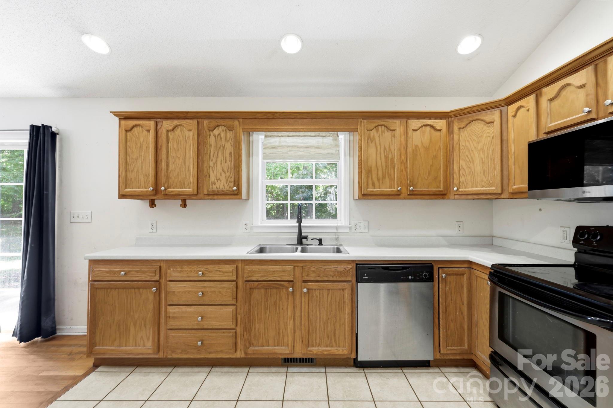 Stainless appliances - 62 Chickwood Trail, Weaverville