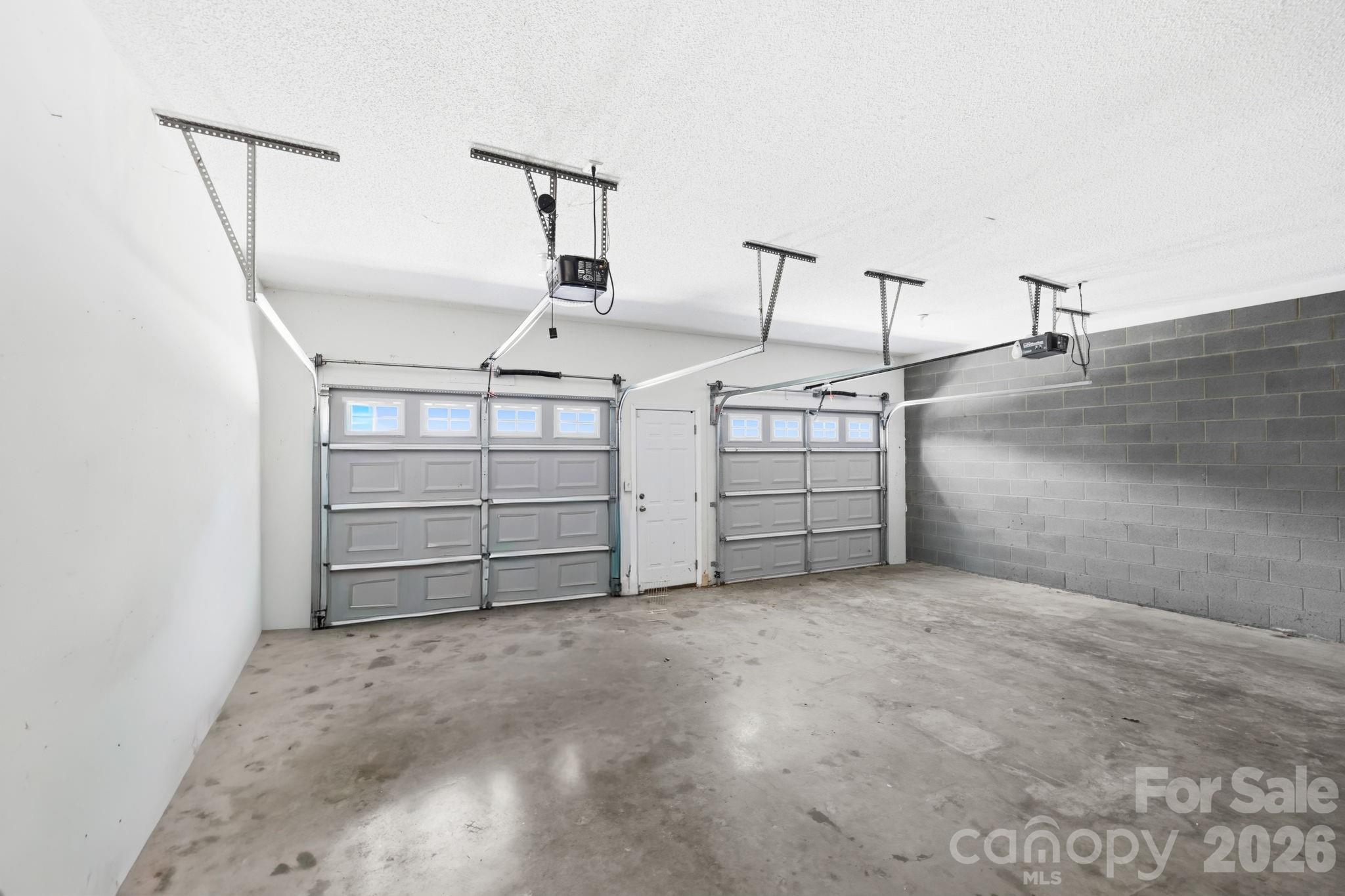 Oversized 2 car garage - 62 Chickwood Trail, Weaverville