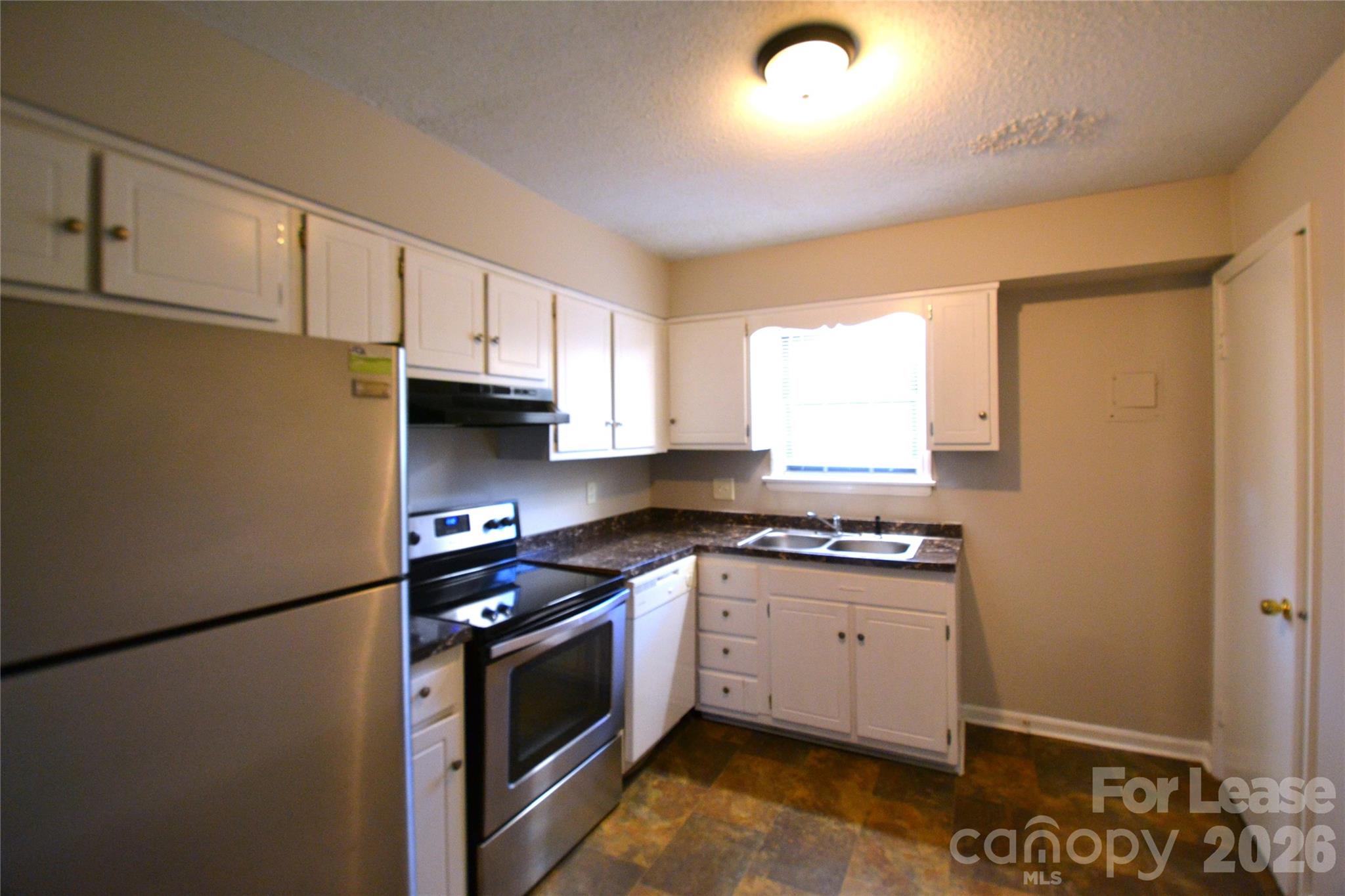 Apartment at 5803 Hunting Ridge Lane, Charlotte, photo 7 of 15