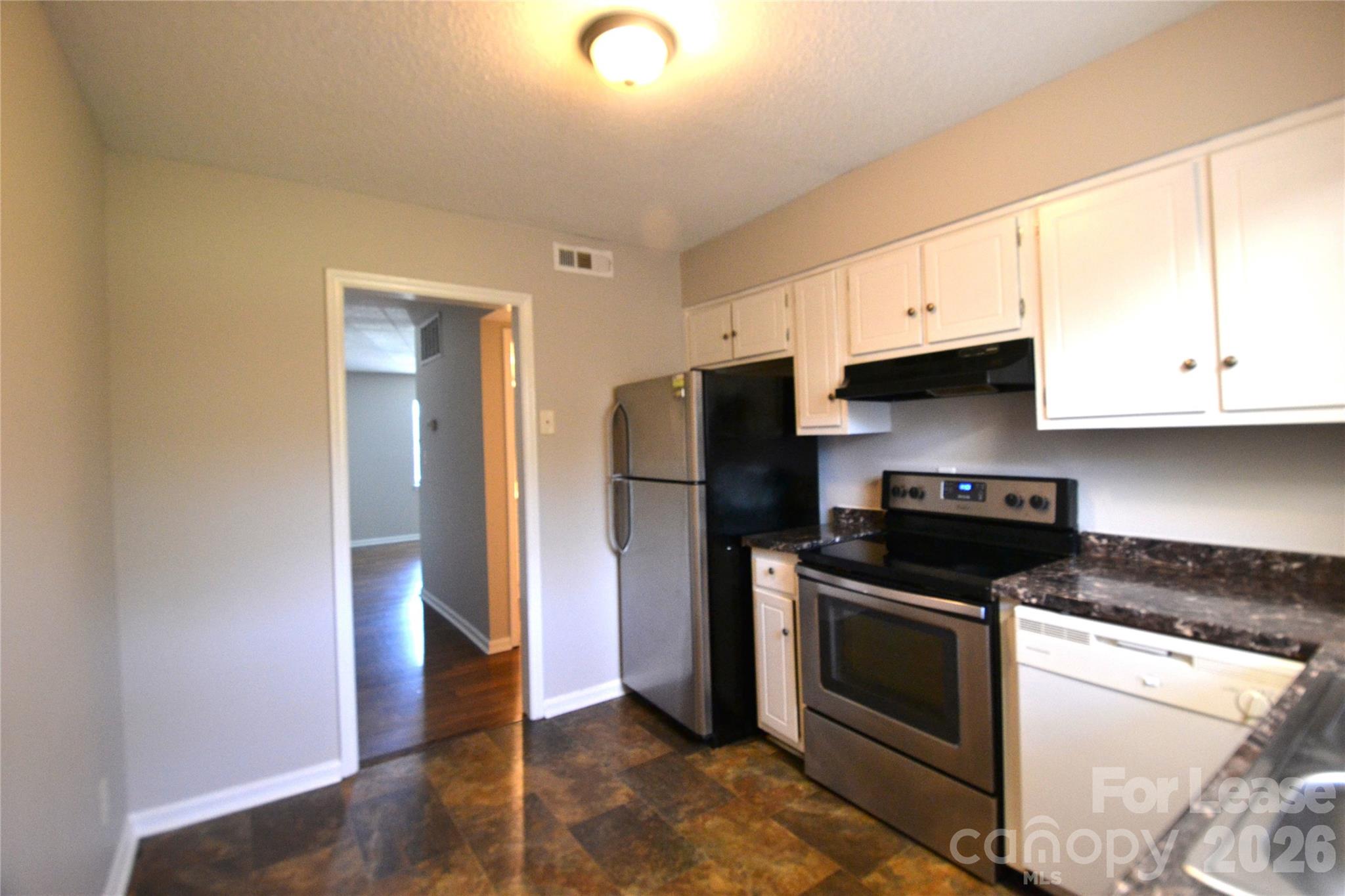 Apartment at 5803 Hunting Ridge Lane, Charlotte, photo 9 of 15