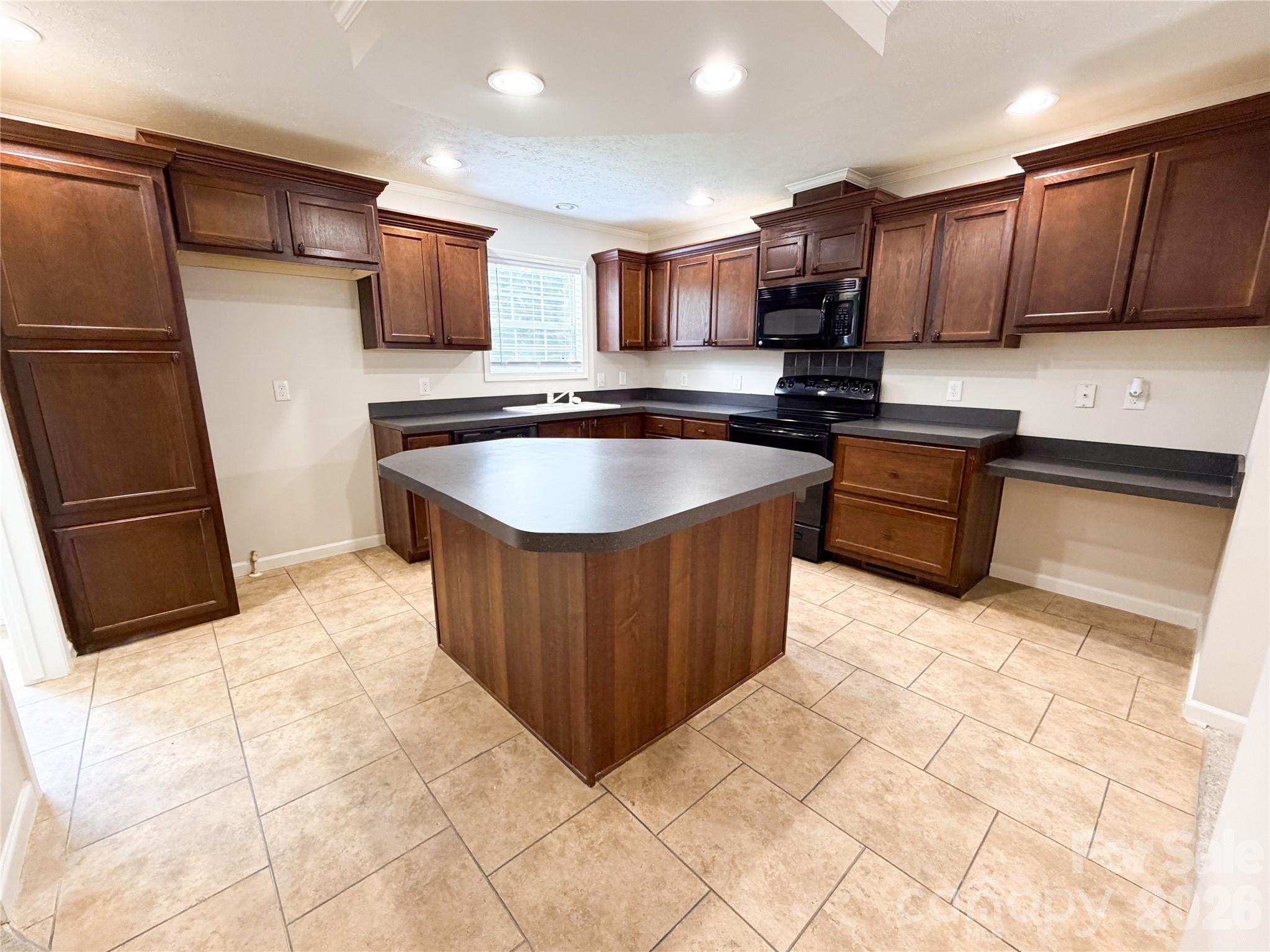 Single Family Residence at 3556 Oakwood Avenue, Claremont, photo 4 of 23