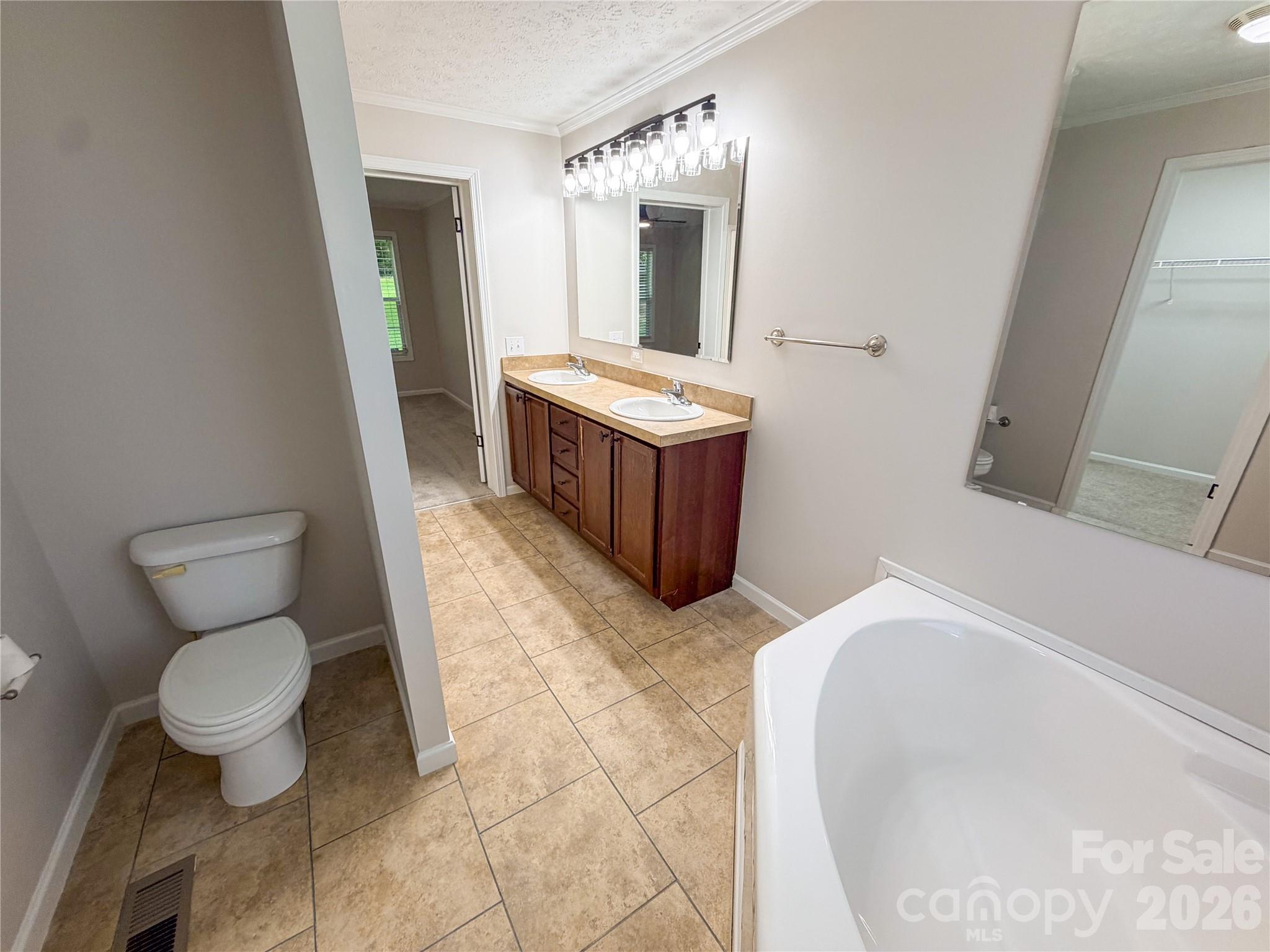 Single Family Residence at 3556 Oakwood Avenue, Claremont, photo 11 of 23