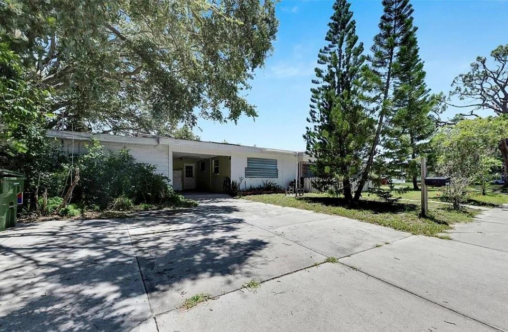 Single Family Residence at 2695 S EAST AVE, SARASOTA, photo 2 of 26