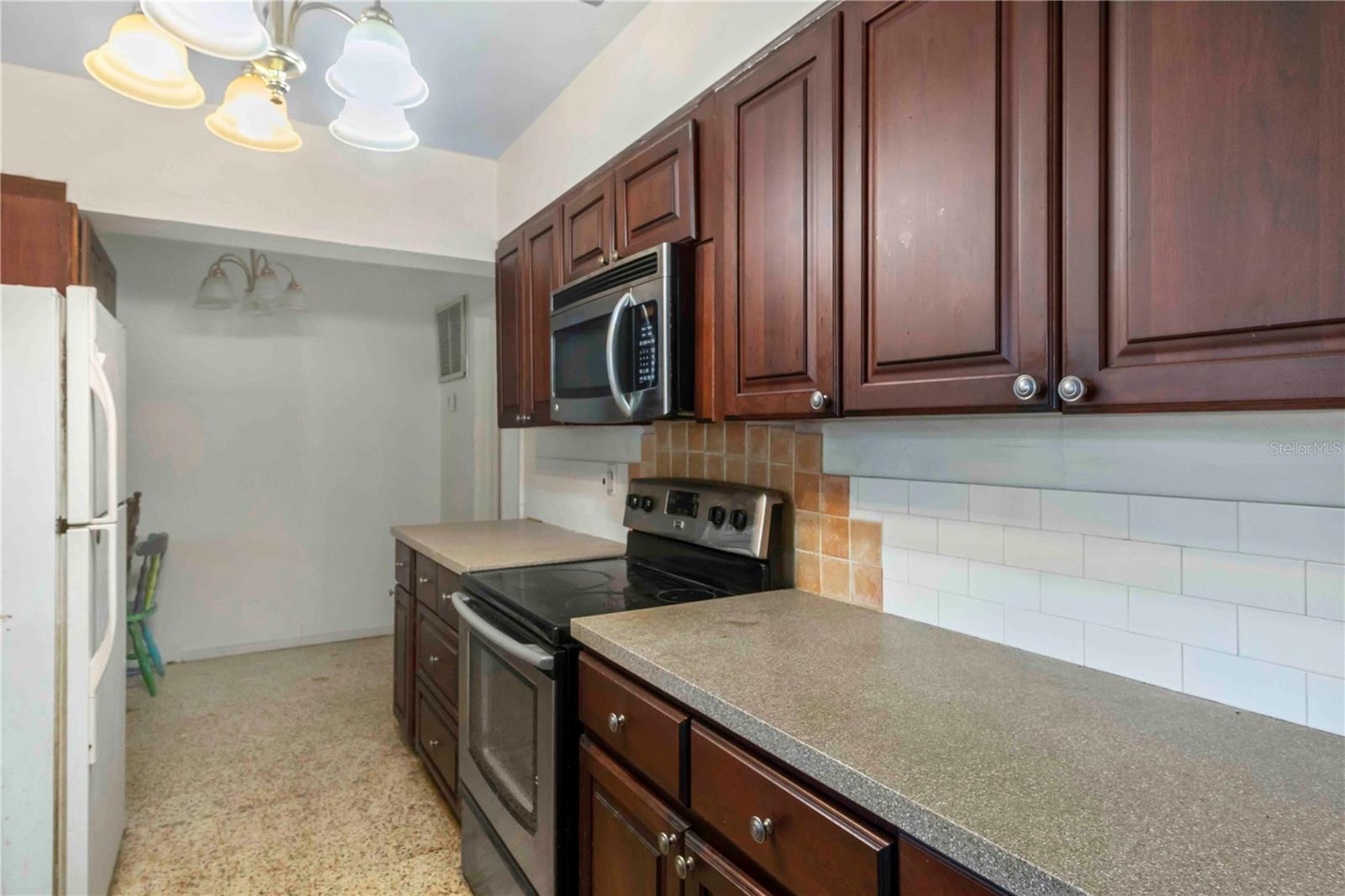 Single Family Residence at 2695 S EAST AVE, SARASOTA, photo 6 of 26