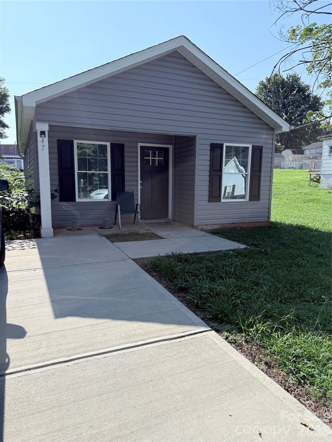 Single Family Residence at 47 14th Street SE, Hickory, photo 2 of 11