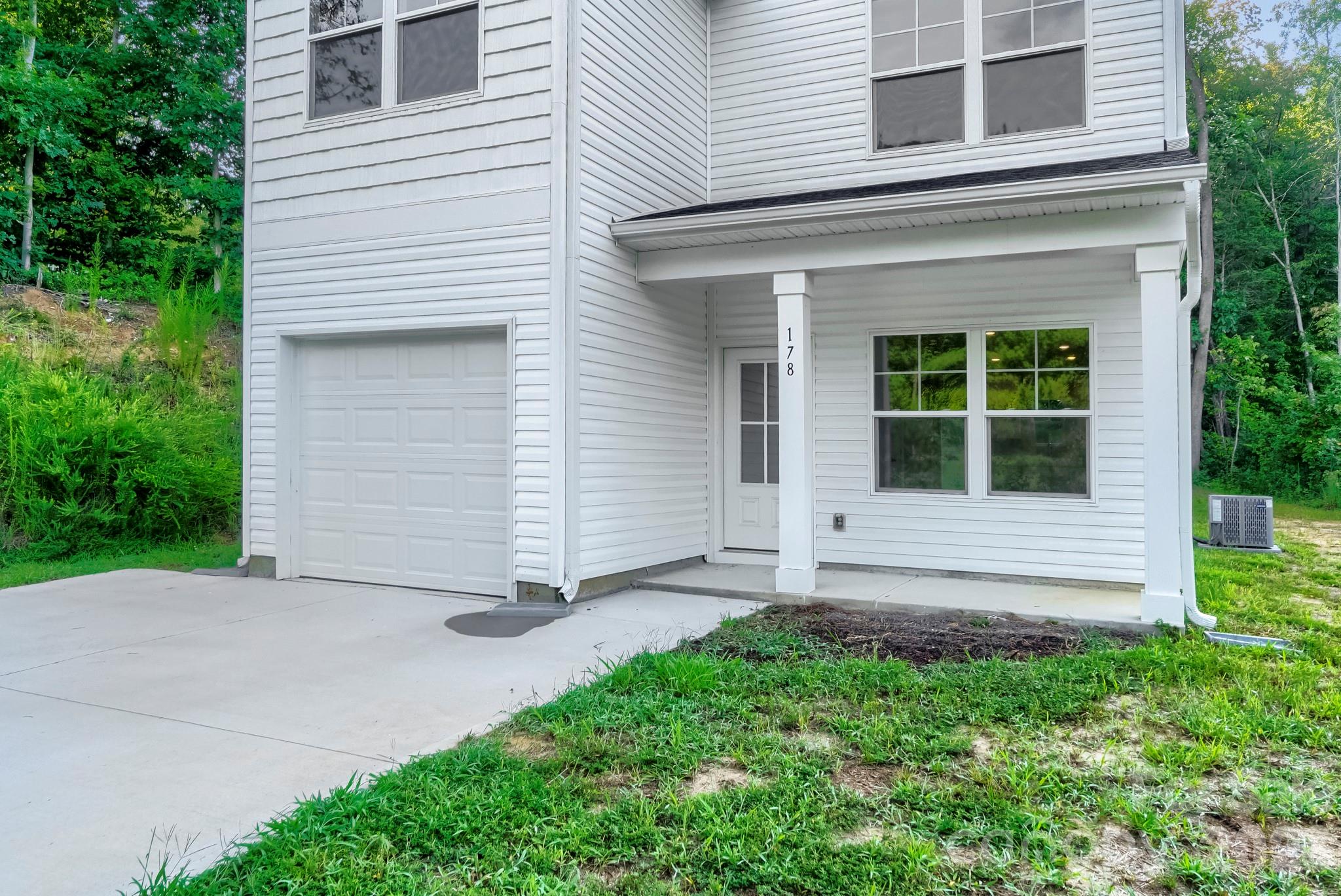 Front Porch - 178 E Panther Creek Road, Troutman
