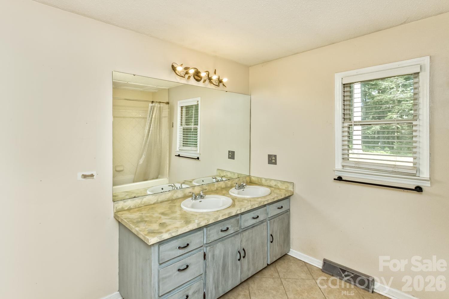Main Level Bathroom - 94 Stone Drive, Marion