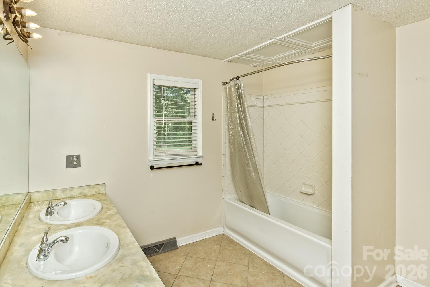 Main Level Bathroom - 94 Stone Drive, Marion