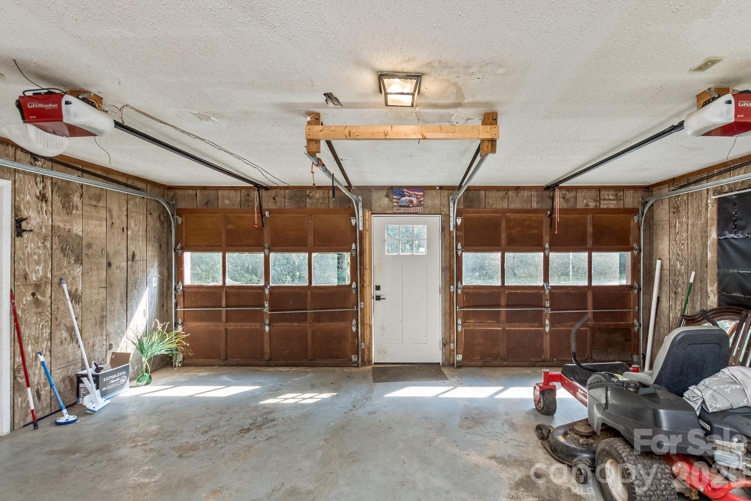 Two Car Garage - 94 Stone Drive, Marion