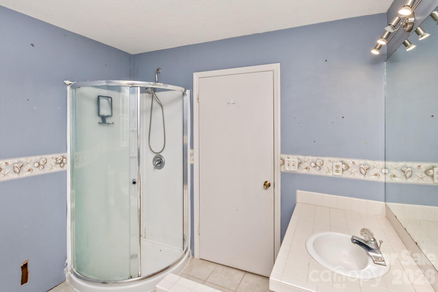 Upper level bedroom - 94 Stone Drive, Marion