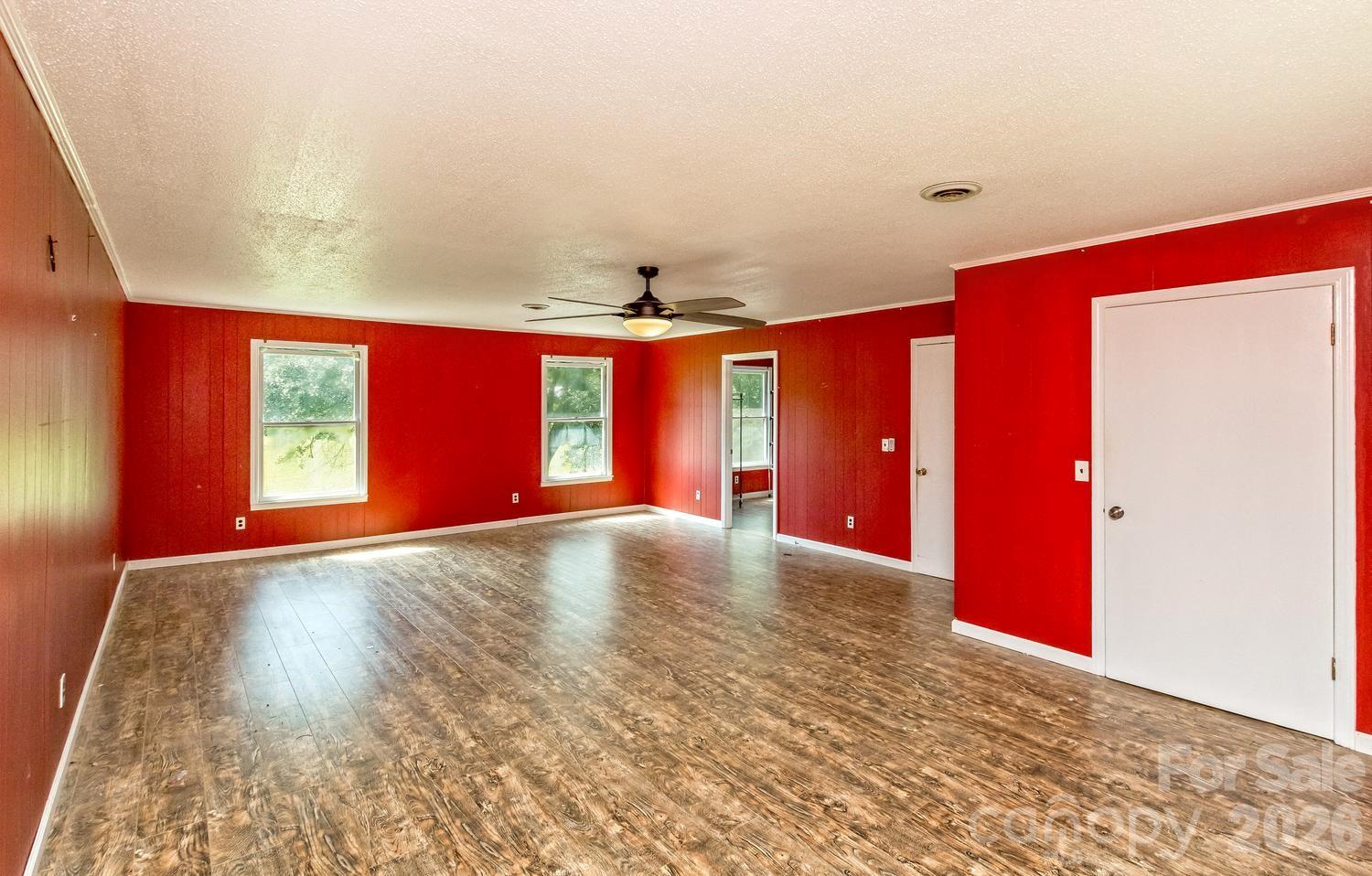 Upper level bedroom - LOTS of space - 94 Stone Drive, Marion