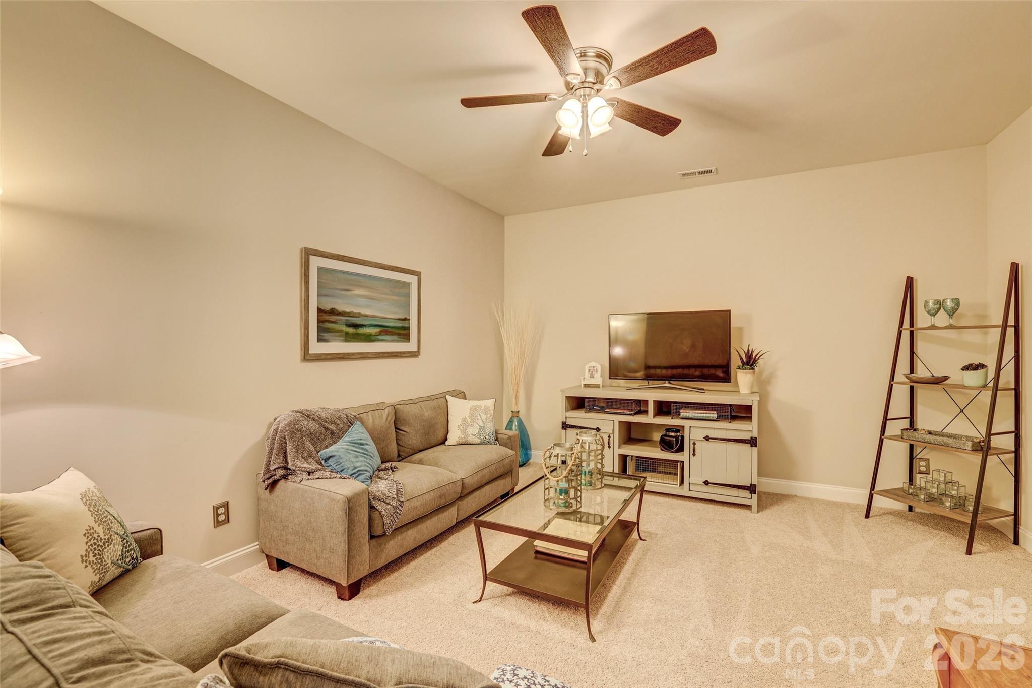 Single Family Residence at 2084 Fuera Road, York, photo 34 of 46